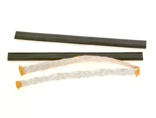 BOSCH Dichtungssatz bestehend aus zwei schwarzen Dichtungsleisten und einem flexiblen Dichtungsband mit orangefarbenen Enden.